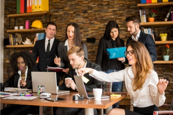 O que faz uma Agência de Marketing Digital? Serviços, Equipe, Vantagens e Como Escolher uma Agência de Marketing Digital